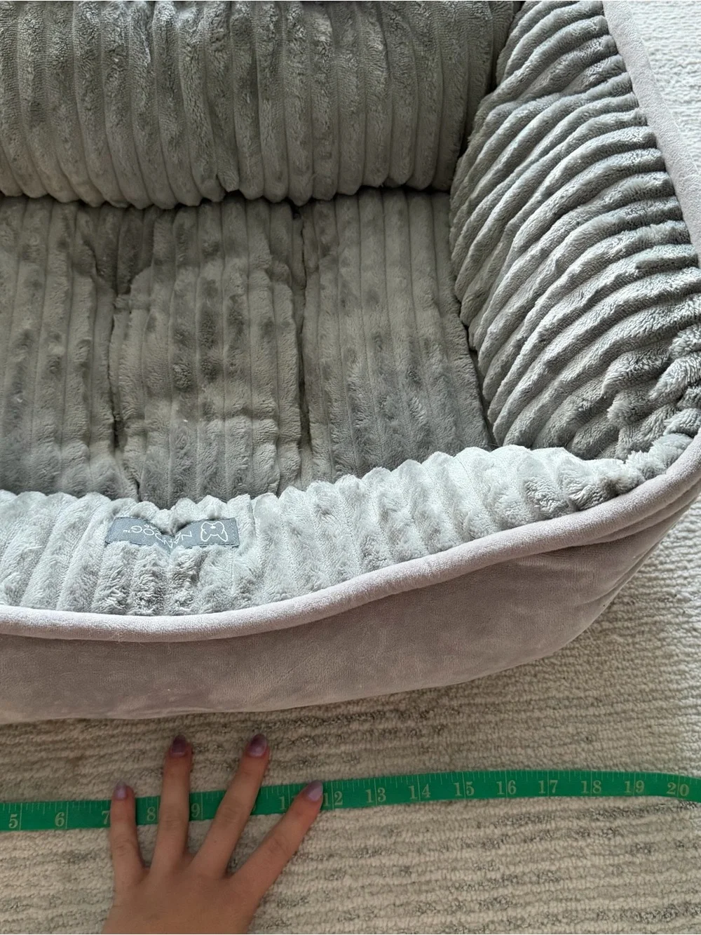 gray dog/cat bed with ribbed texture